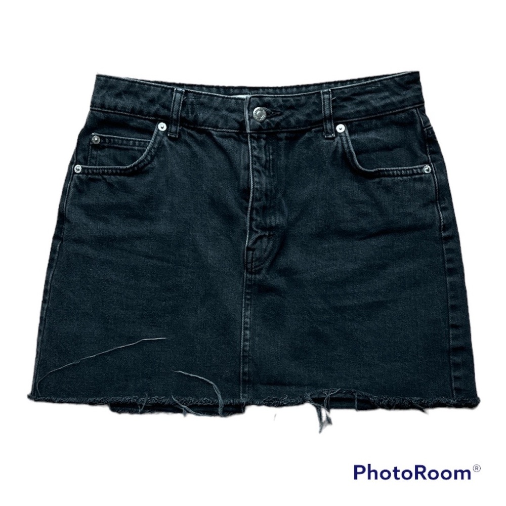 Top shop size 12 black denim skirt, size medium with pockets